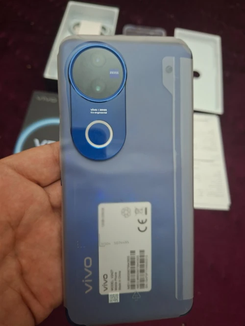 Vivo V50