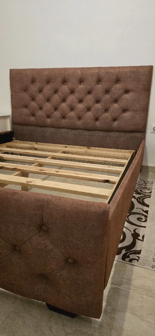 Ensemble Lit+coiffeuse+chaise+2table de nuit+porte manteau+miroire grand model+tapis 3piece