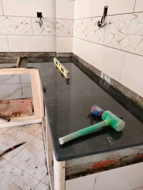 Maçon qualifié مختض ذو خبرة في التبليط