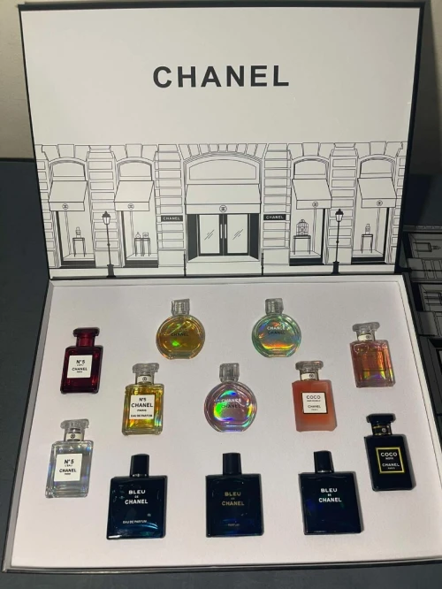 Coffret dior et parfums miniatures