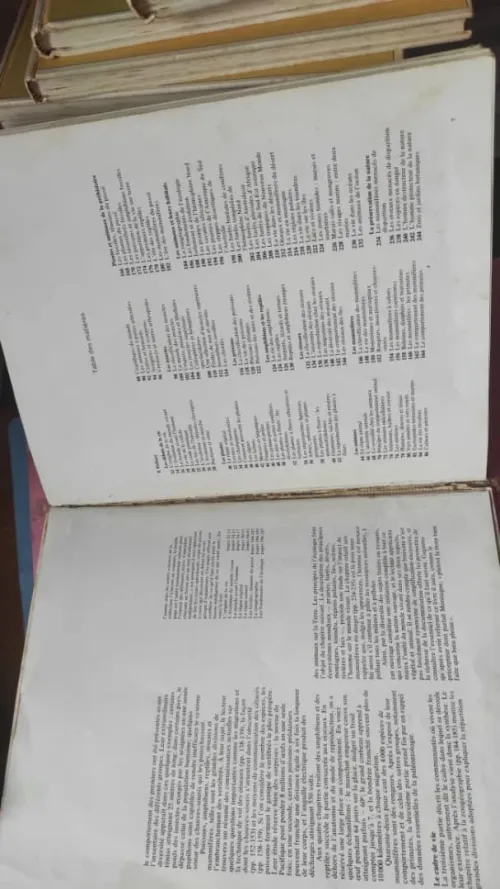 livre Larousse  Encyclopédie كتب لغوس