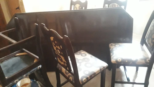 Salon et table 