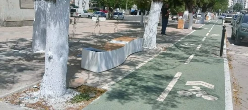 Banc et pot en GRC