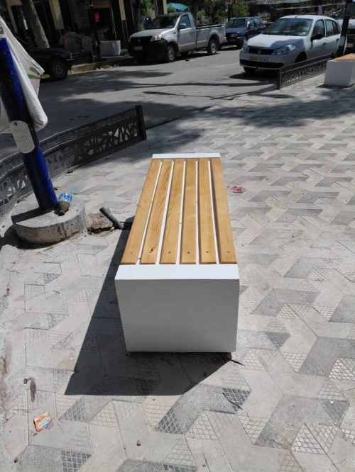 Banc et pot en GRC