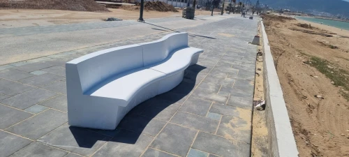 Banc et pot en GRC