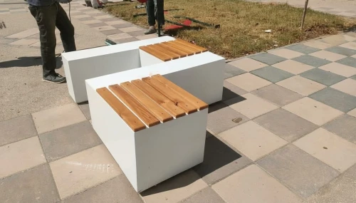 Banc et pot en GRC