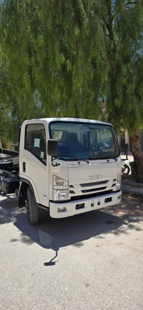 Isuzu npr71 2025