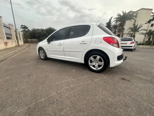 Peugeot 207 2012 Fennec