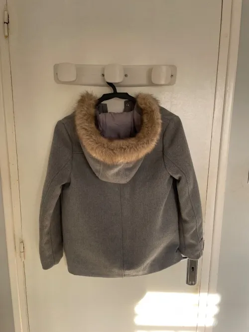 Veste Kiabi grise avec fourrure Taille 12 ans Très bon état