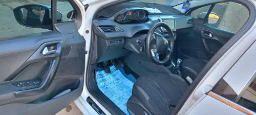 Peugeot 208 2014 Allure
