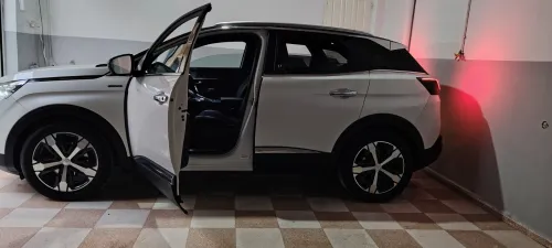 Peugeot 3008 2019 الاصلية
