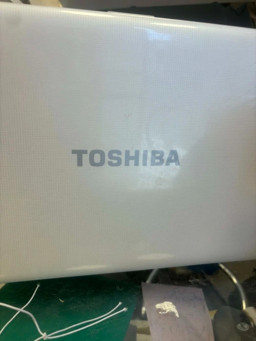 Toshiba Satellite C850-F0123 / i3 3eme gen / Win 10