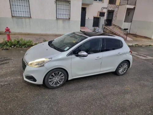 Peugeot 208 2015 Allure Facelift