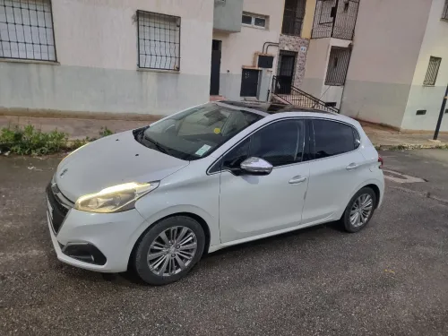 Peugeot 208 2015 Allure Facelift