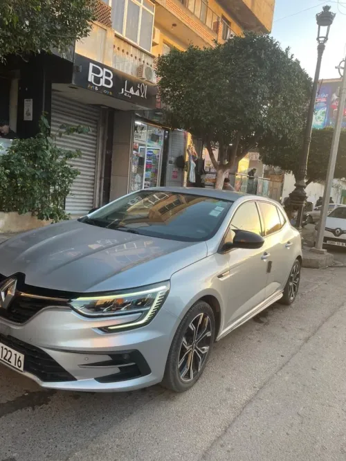 Renault Megane 4  2022 Itens