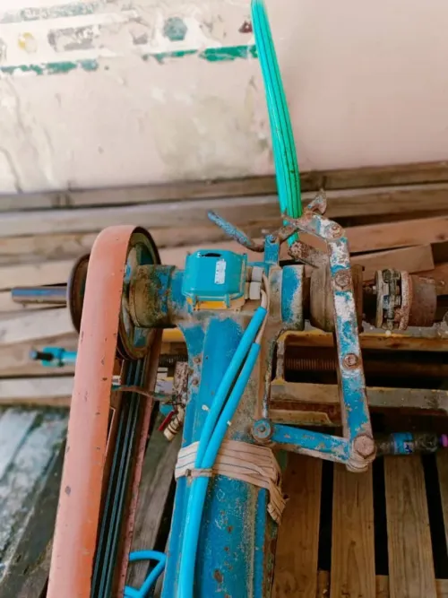 MACHINE DE PONÇAGE