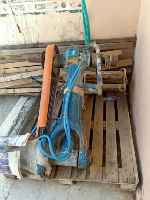MACHINE DE PONÇAGE