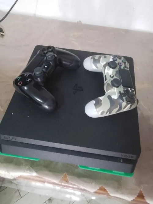 Ps4 slim flashé 12.50v