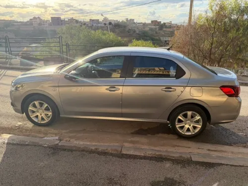 Peugeot 301 2022 Allure 3