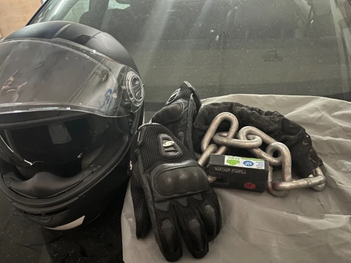 Pack Casque, gants et antivol de chaîne