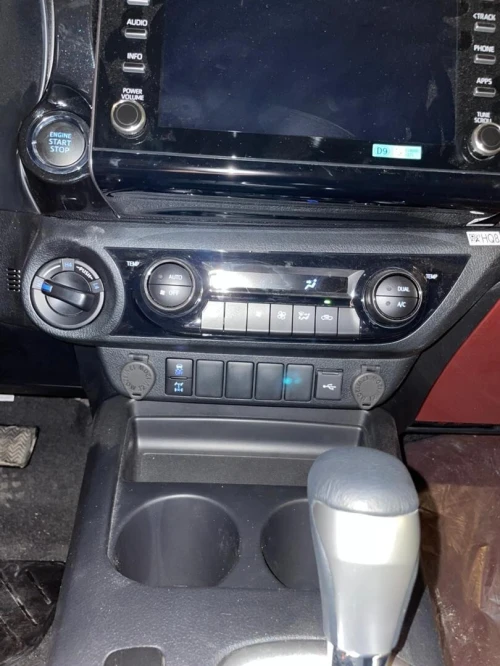Toyota Revo  2026 Rivou hliux 2026 عماني SR5 4X4