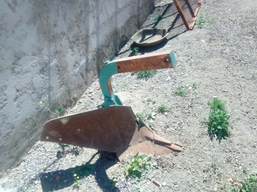 Charrue tracteur agricole