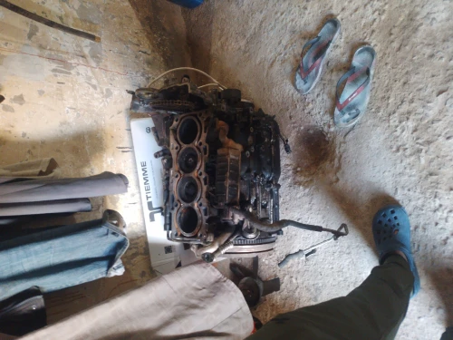 Demi moteur toyota rav4 diezel 2011 vilbrequin cassé