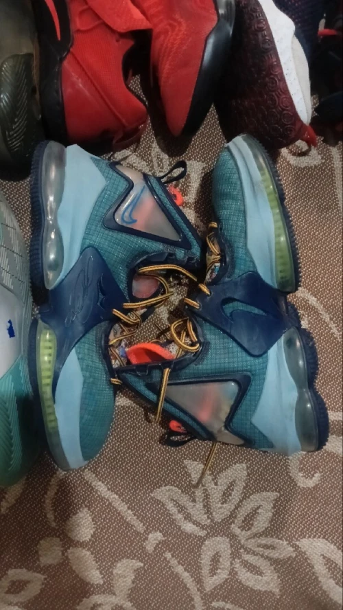 Basket-ball shoes