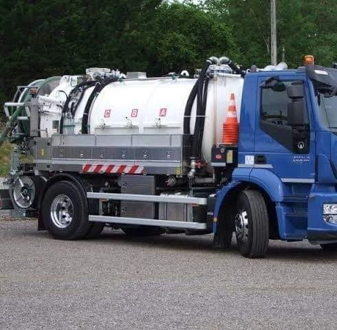 Camion Débouchage canalisation curage vidange fosse septique