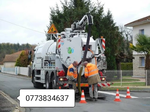 Camion Débouchage canalisation curage vidange fosse .