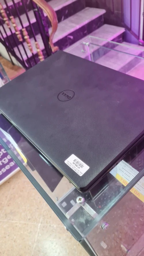PC PORTABLE DELL INSPIRON 3000/ CPU I5 7200 2.5 GHz/ GPU AMD RADEON R5 M330/RAM 8GB/ SSD 256 GB/ ECRAN 15.6"/ 3x USB/ 1xHDMI/ 1xJACK 3.5/ 1x RJ45/ 1x PORT CARTE MEMOIRE SD - Utilisé