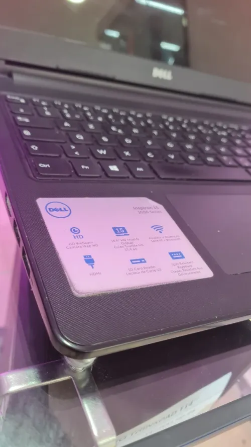 PC PORTABLE DELL INSPIRON 3000/ CPU I5 7200 2.5 GHz/ GPU AMD RADEON R5 M330/RAM 8GB/ SSD 256 GB/ ECRAN 15.6"/ 3x USB/ 1xHDMI/ 1xJACK 3.5/ 1x RJ45/ 1x PORT CARTE MEMOIRE SD - Utilisé