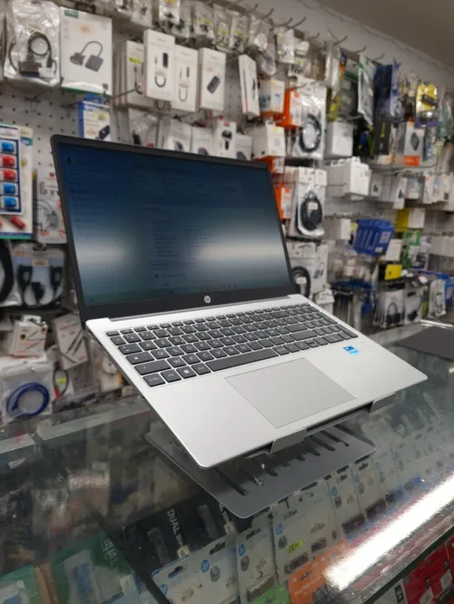 PC PORTABLE HP 250 G10 /I5 1334U (10 COEURS UP TO 4.6GHz) /DDR4 8GO 3200 MHz / 512GO SSD NVME / 15.6" HP 250 G10