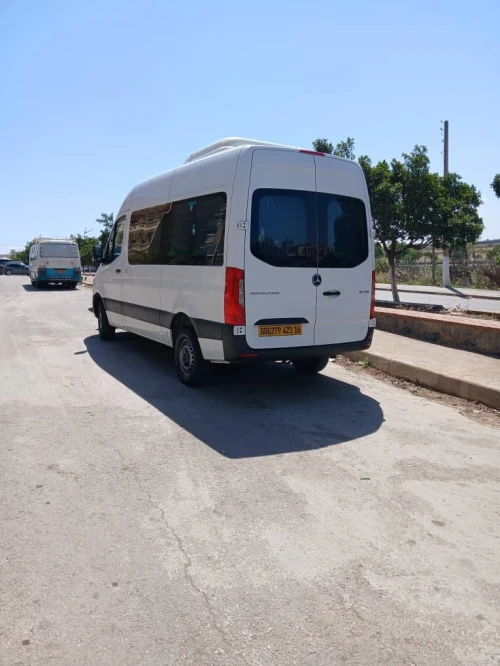 Location Van Mercedes Sprinter 15 places