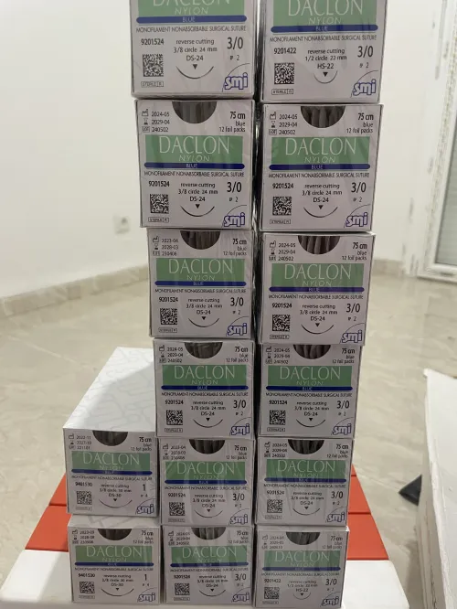 Fil de suture disponible