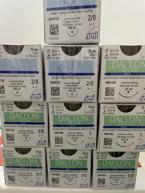 Fil de suture disponible