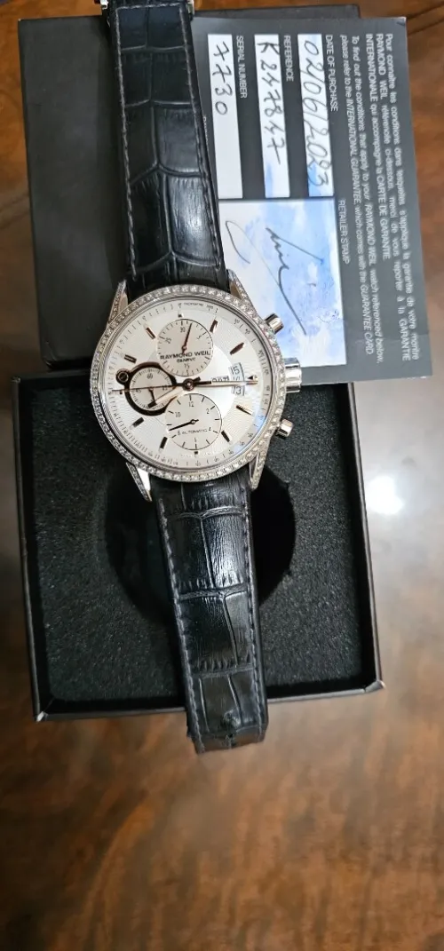 Montre diamant saphir