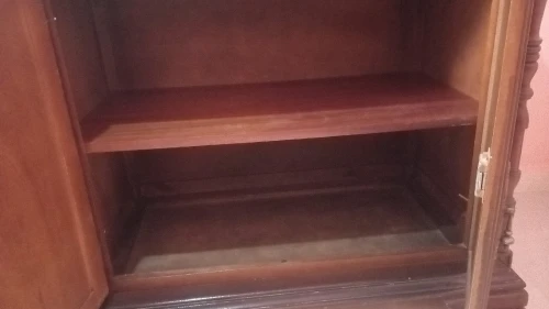 Grand buffet en bois massif avec miroir