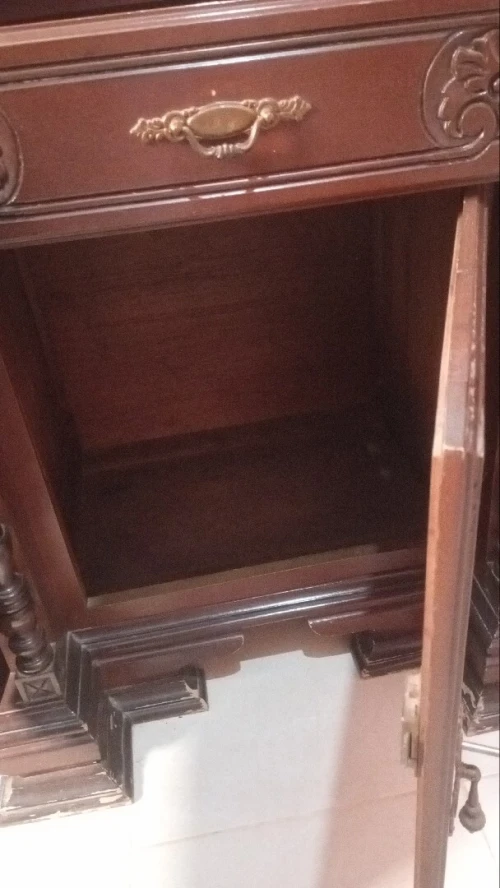 Grand buffet en bois massif avec miroir