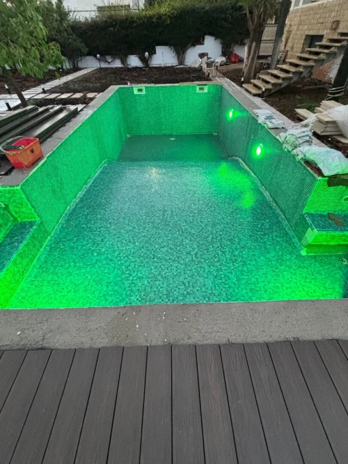 CONSTRUCTEUR DE PISCINE