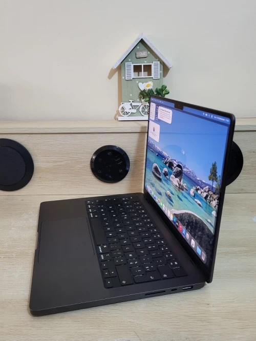 MacBook Pro M4 2024 Noir sidéral | PUCE M4 10 CORE | GPU 10 CORE | 16GB RAM | 512GB SSD | CYCLES 141 | CAPACITÉ BATTERIE 98%