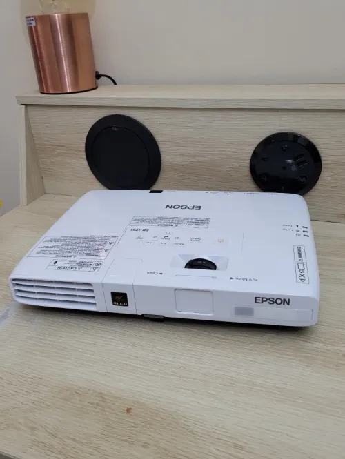 EPSON EB1751 PROJECTEUR 3LCD - PORTABLE - 2600 LUMENS - XGA (1024 x 768) - 4:3 + 2 TÉLÉCOMMANDES