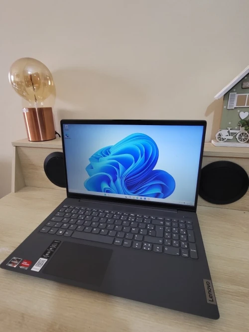 Lenovo IdeaPad 15.6'' FHD | RYZEN 7 5700U | 8GB RAM | 512GB NVMe SSD | AMD RADEON GRAPHICS 2GB