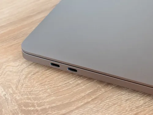 MacBook Pro 16" 2019 | CORE i7 | 16GB RAM | AMD RADEON PRO 5300M 4GB | 512GB SSD |GAMME Workstation
