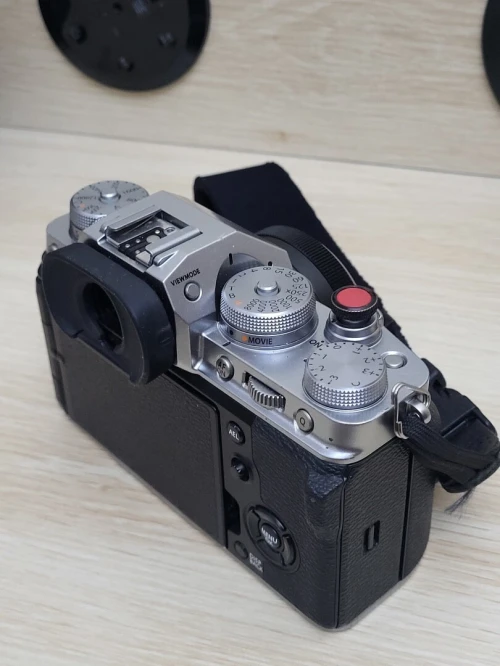 Fujifilm X-T4 sans miroir | 26Mpx | APS-C | 4K/UHD 60 pi/s | + OBLECTIF  TTARTISAN 27mm f/2.8 X AF