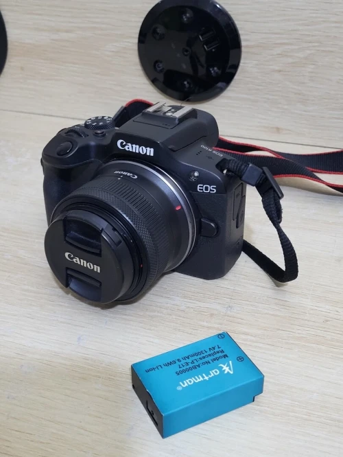 Canon EOS R100 hybride APS-C 24.1 MP - Vidéo 4K 30p - AF CMOS Dual Pixel - Viseur OLED - Wi-Fi/Bluetooth + Objectif stabilisé RF-S 18-45mm f/4.5-6.3 IS STM