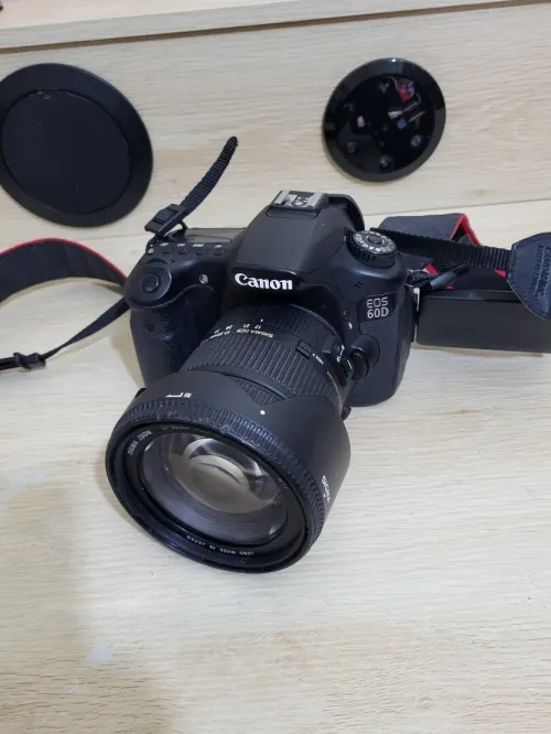 Canon EOS 60D Appareil photo Reflex 18 Mpix CMOS APS-C + Sigma EX 17-50mm - f/2.8 DC OS HSM 