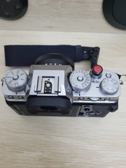 Fujifilm X-T4 sans miroir | 26Mpx | APS-C | 4K/UHD 60 pi/s | + OBLECTIF  TTARTISAN 27mm f/2.8 X AF