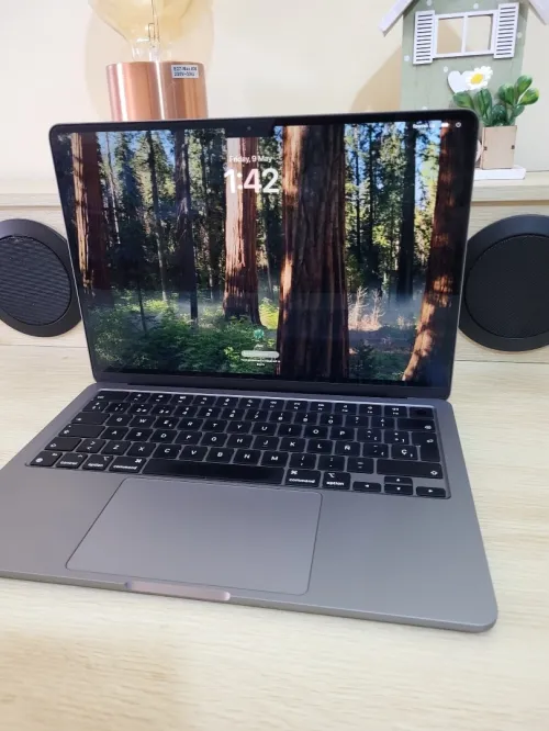 MacBook Air M2 2023 | PUCE M2 8 CPU | GPU 10 COEURS | 8GB RAM | 256GB SSD | CYCLES 61