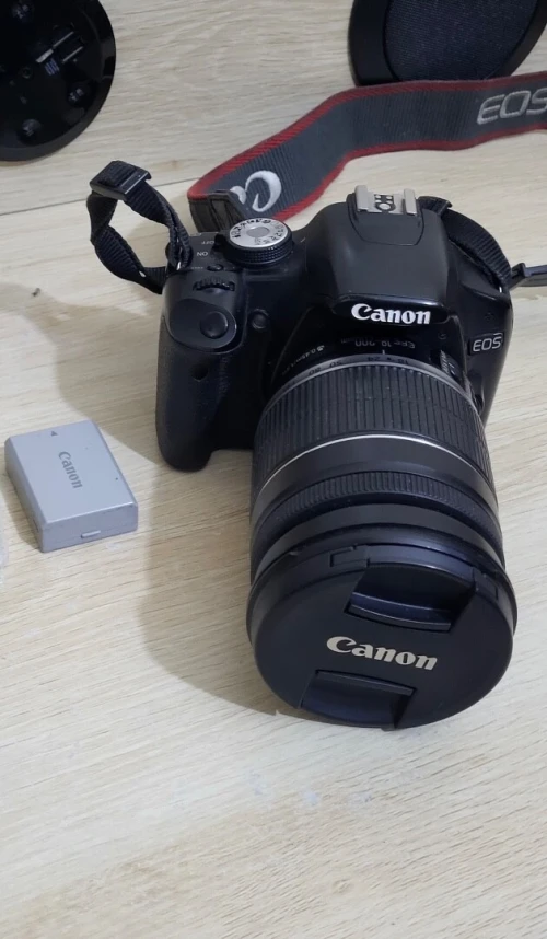 Canon EOS 500D Appareil photo numérique Reflex 15.1 Mpix + Objectif Canon EF-S 18-200 mm f/3,5-5,6 IS APS-C